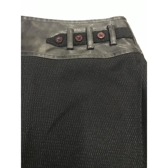Guzella Women's Skirt Black Textured With Faux Leather Skirt Size 8 - Picture 4 of 6